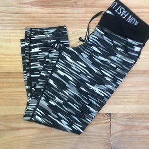 - NIKE legging size xs excellent condition
Low rise
Draw string
